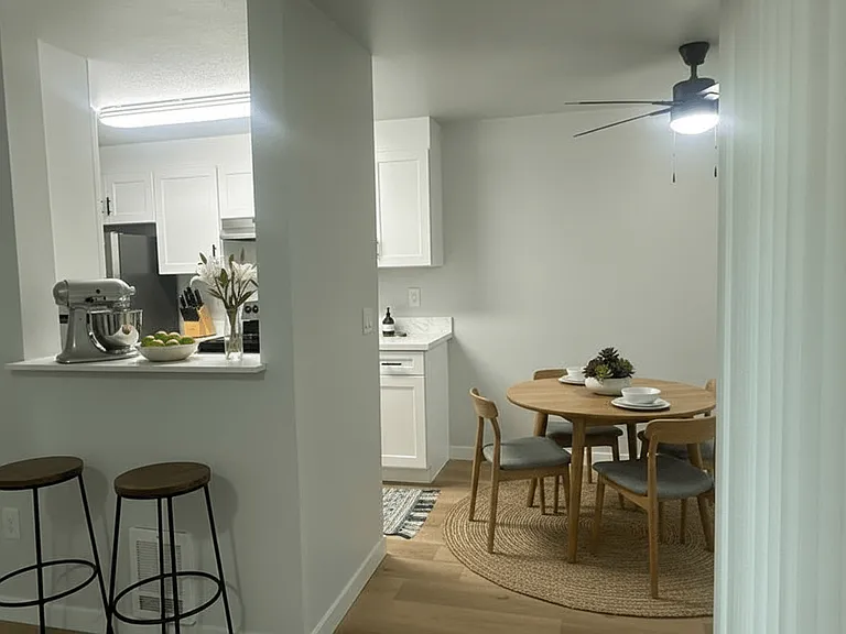 Sunset Park Apartments — Photo 20