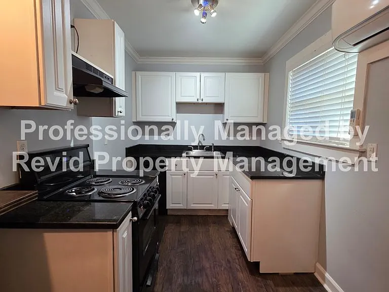 1632 Monroe Ave. — Photo 9