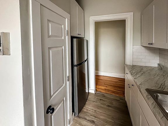 4th image of 206 Jewett Ave #31