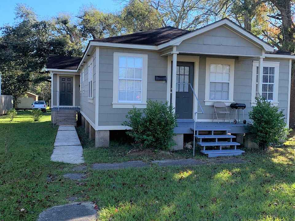 2nd image of 406 N Texas St
