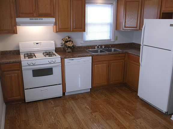 4th image of 470 Moss Dr
