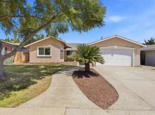 8225 Lake Forest Dr, Sacramento, CA 95826