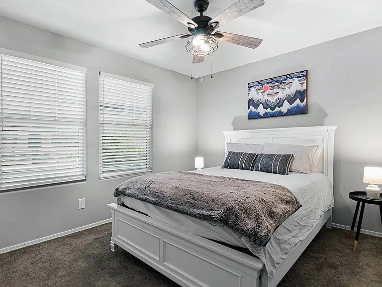 3915 E Liberty Ln — Photo 11