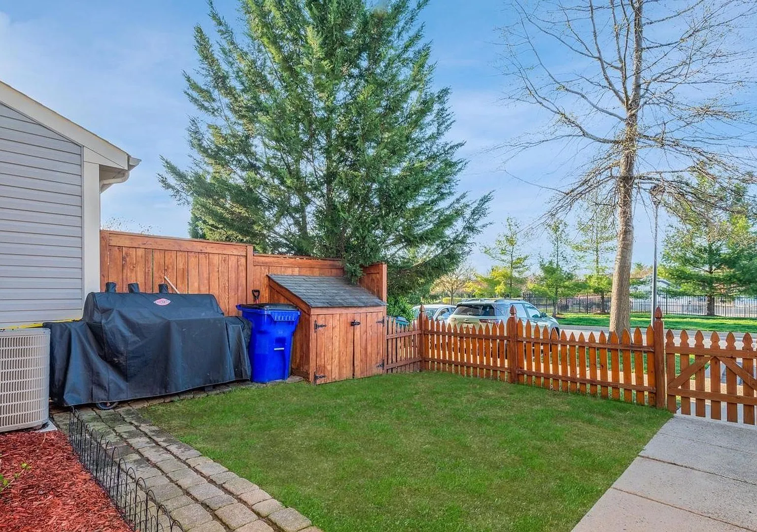 Beautifully maintained townhouse in Wellington Trace available early October! — Photo 4