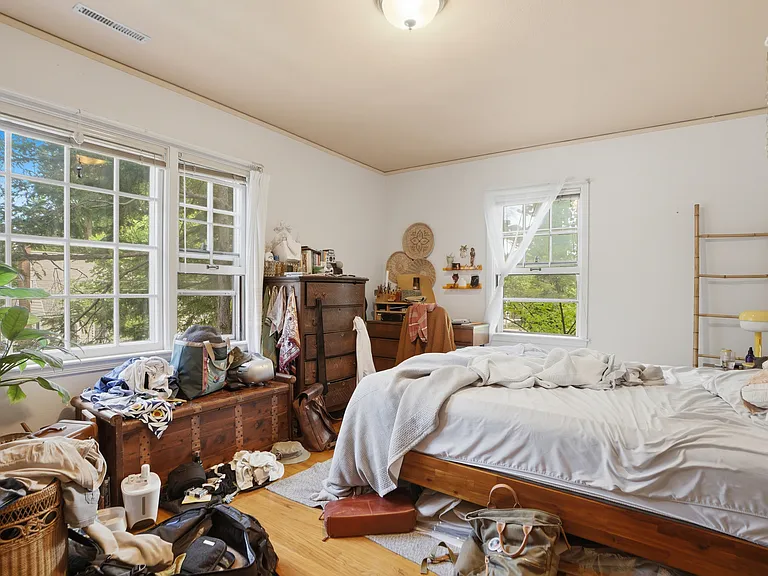 321 McLean St — Photo 16