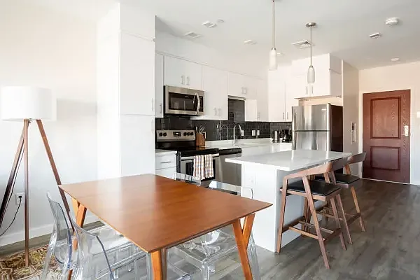 10 Essex — Photo 8