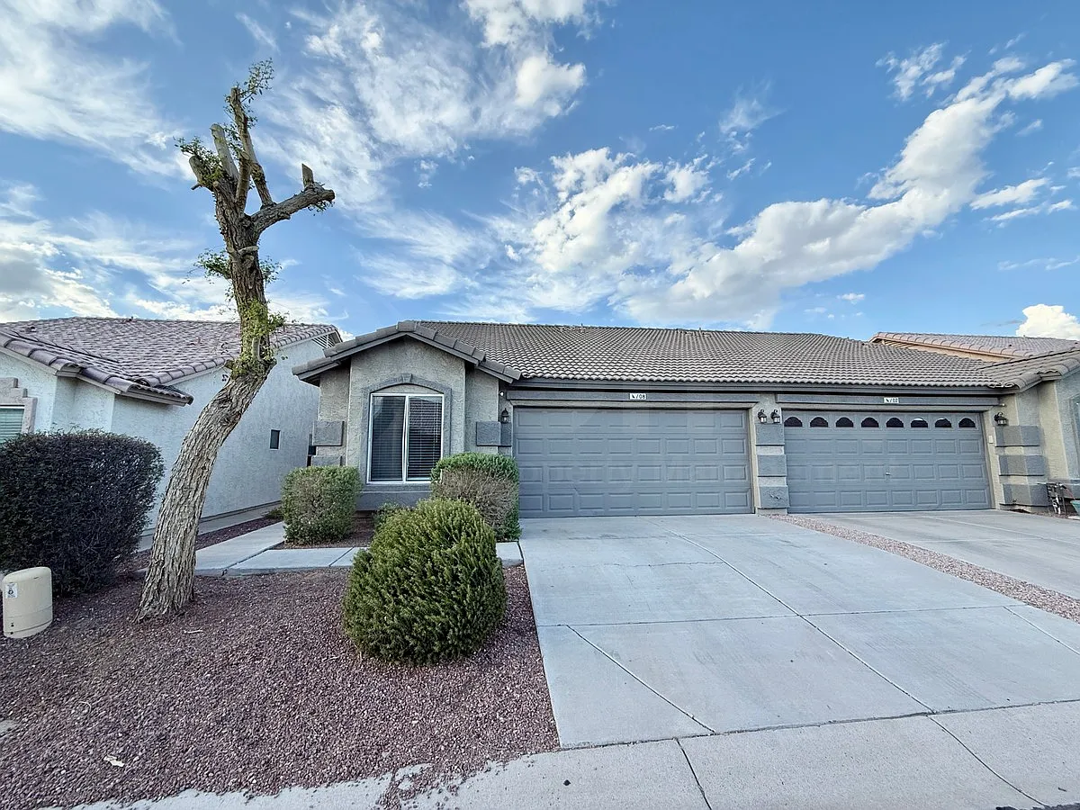 3 bed, 2.0 bath, 1176 sqft, $2,100 — Photo 2
