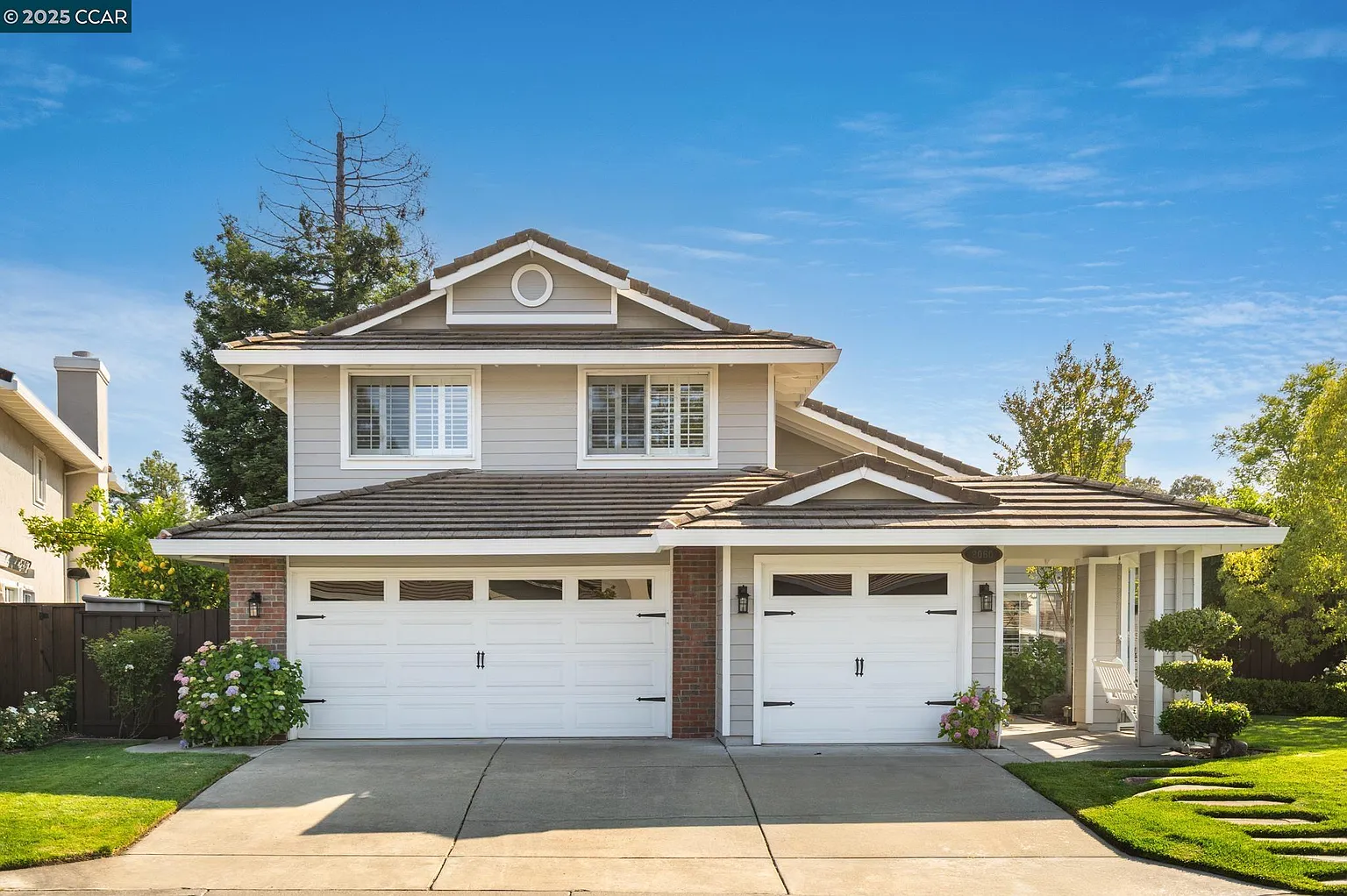 2060 Canyon Crest Ave photo 1