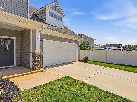 3rd image of 652 Sunwater Dr