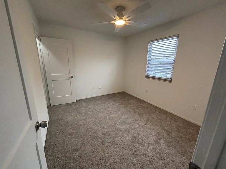 526 Forest St — Photo 16