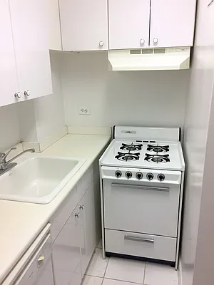 Rented by Carlyle Property Management | media 6