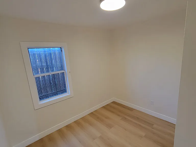 932 S Mott St — Photo 12