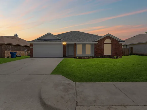 521 Pine St, Crowley, TX 76036
