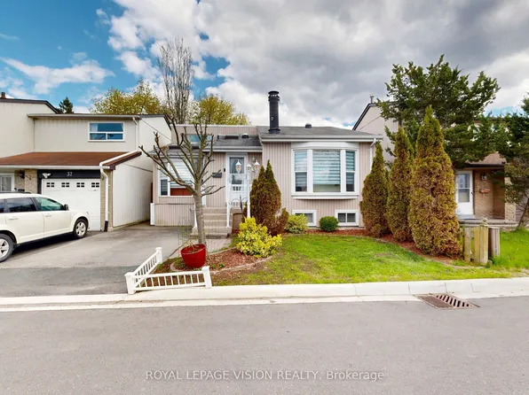 39 Lucas Ln #16, Ajax, ON L1S 3P7