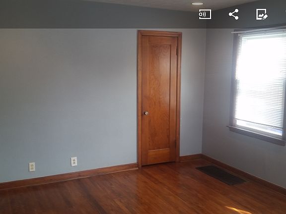 2nd image of 36 N Riverview Dr
