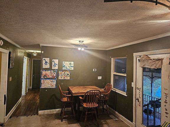 3rd image of 1528 Hull Ln