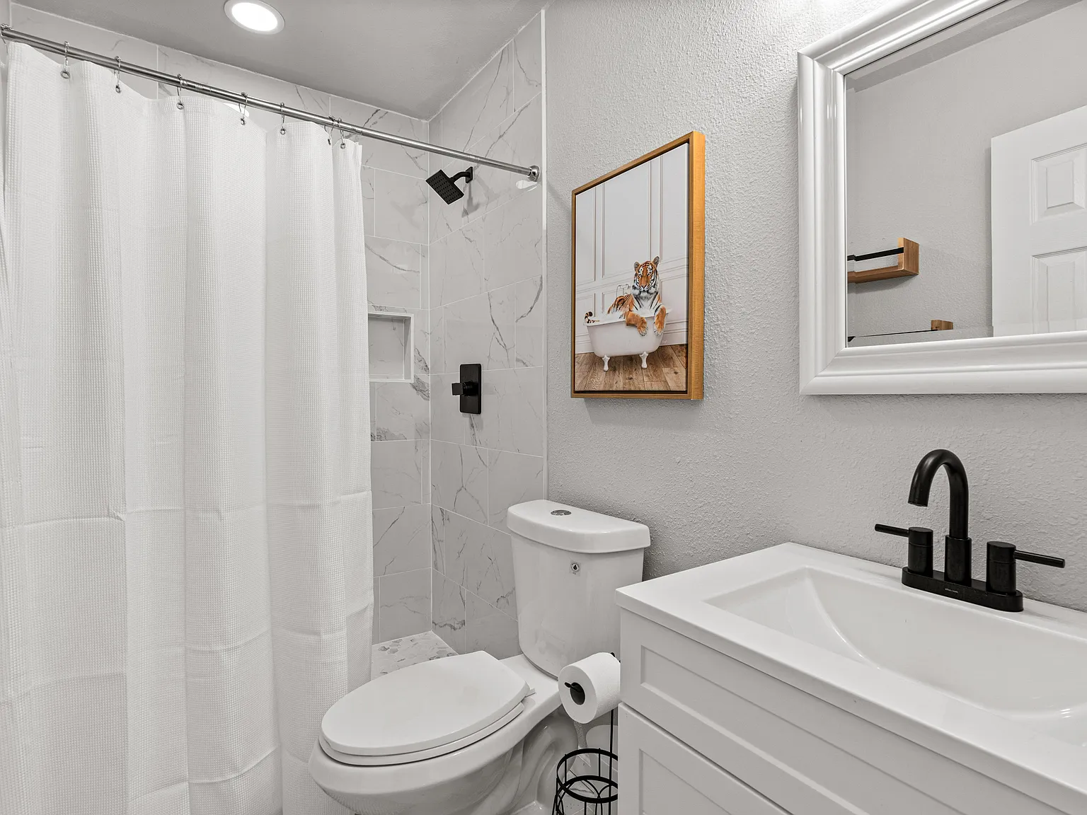 4 bed, 3.0 bath, 2851 sqft, $724 — Photo 4
