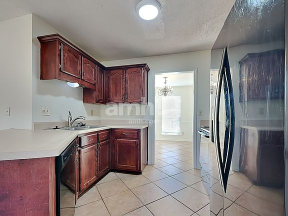 3rd image of 5767 Lillian Bend Dr