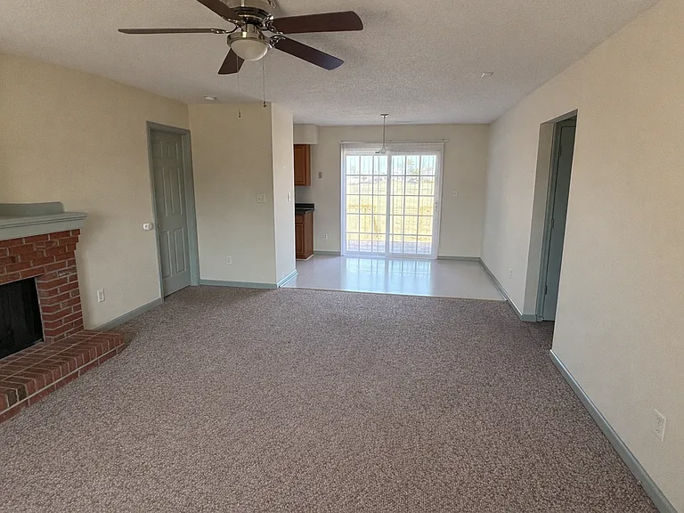 105 Taylors Ct — Photo 23