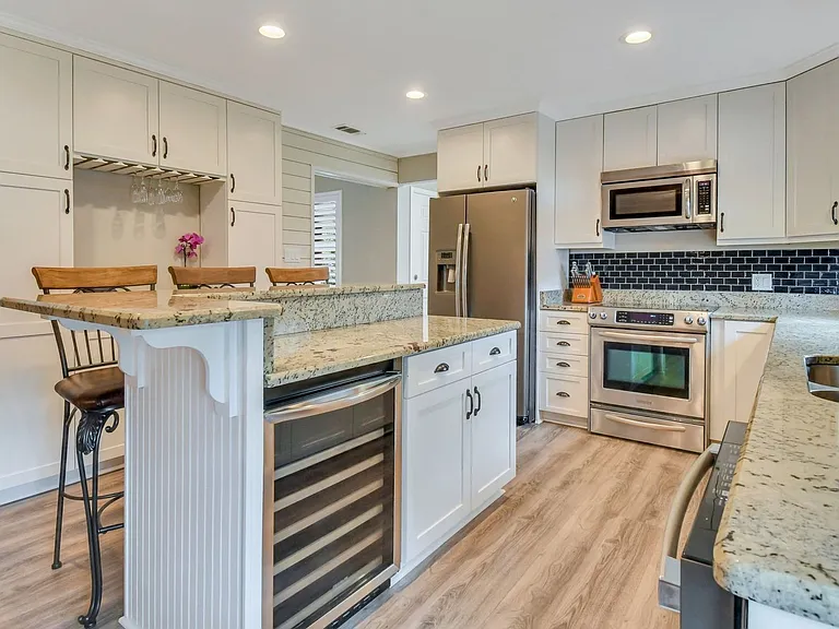 1015 Reita St — Photo 12