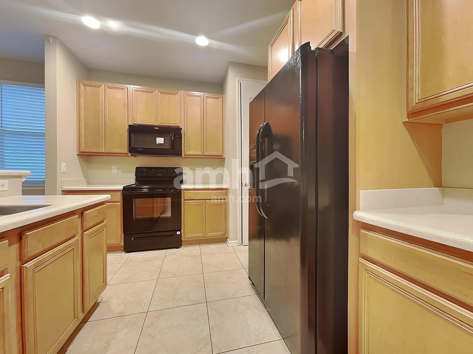 3 bed, 2.0 bath, 1876 sqft, $1,990 — Photo 3