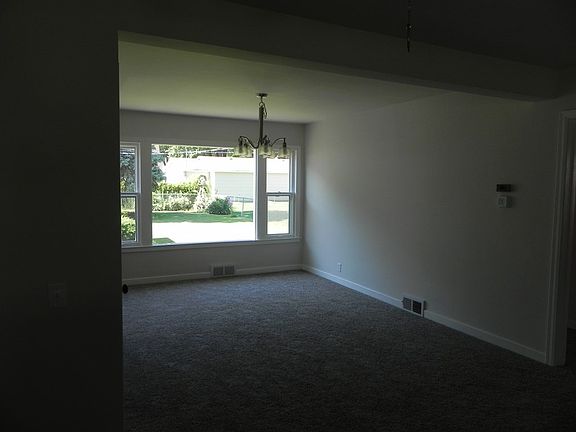 5th image of 2314 W Charles St