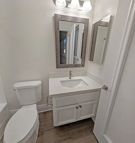 922 N Croft Ave #101 — Photo 12