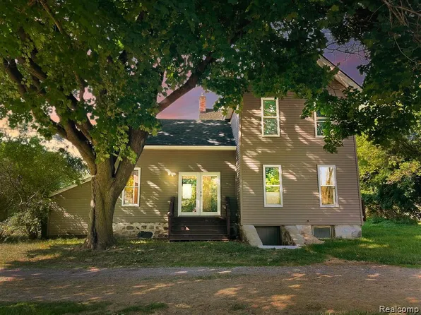 8051 Coyle Rd, Whitmore Lake, MI 48189