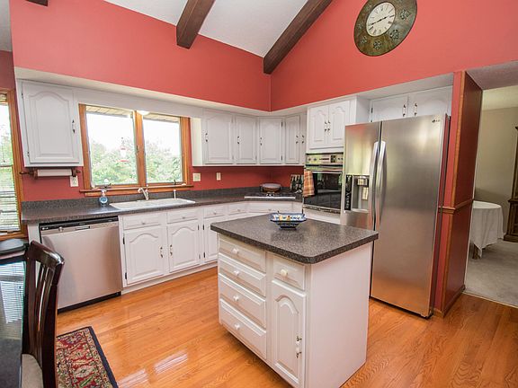 4th image of 419 Meadow Brook Dr
