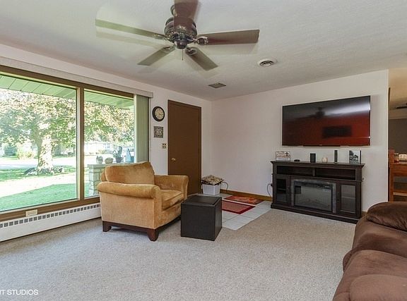 4th image of 1235 Westlawn Dr