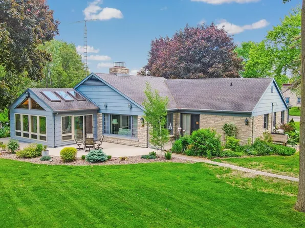 330 W Water St, Brillion, WI 54110