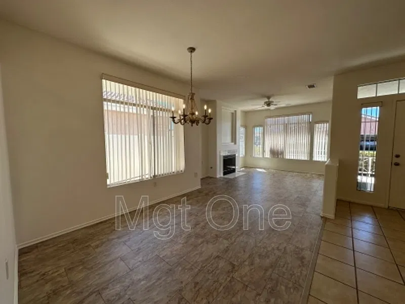 2 bed, 2.0 bath, 1427 sqft, $2,495 — Photo 2