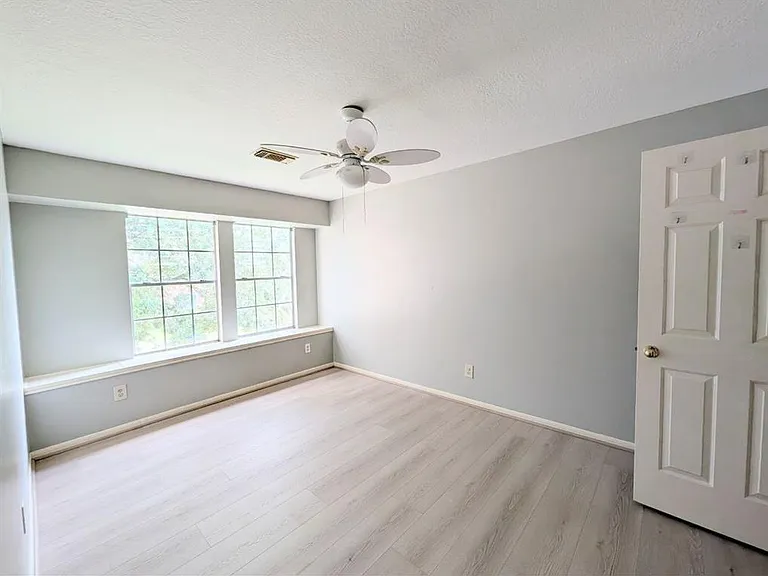 4521 Stonebridge Dr — Photo 10
