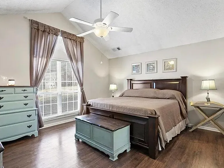 4015 Delamar Dr — Photo 17