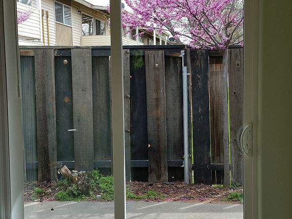 4th image of 1915 Hoxie Ave APT D