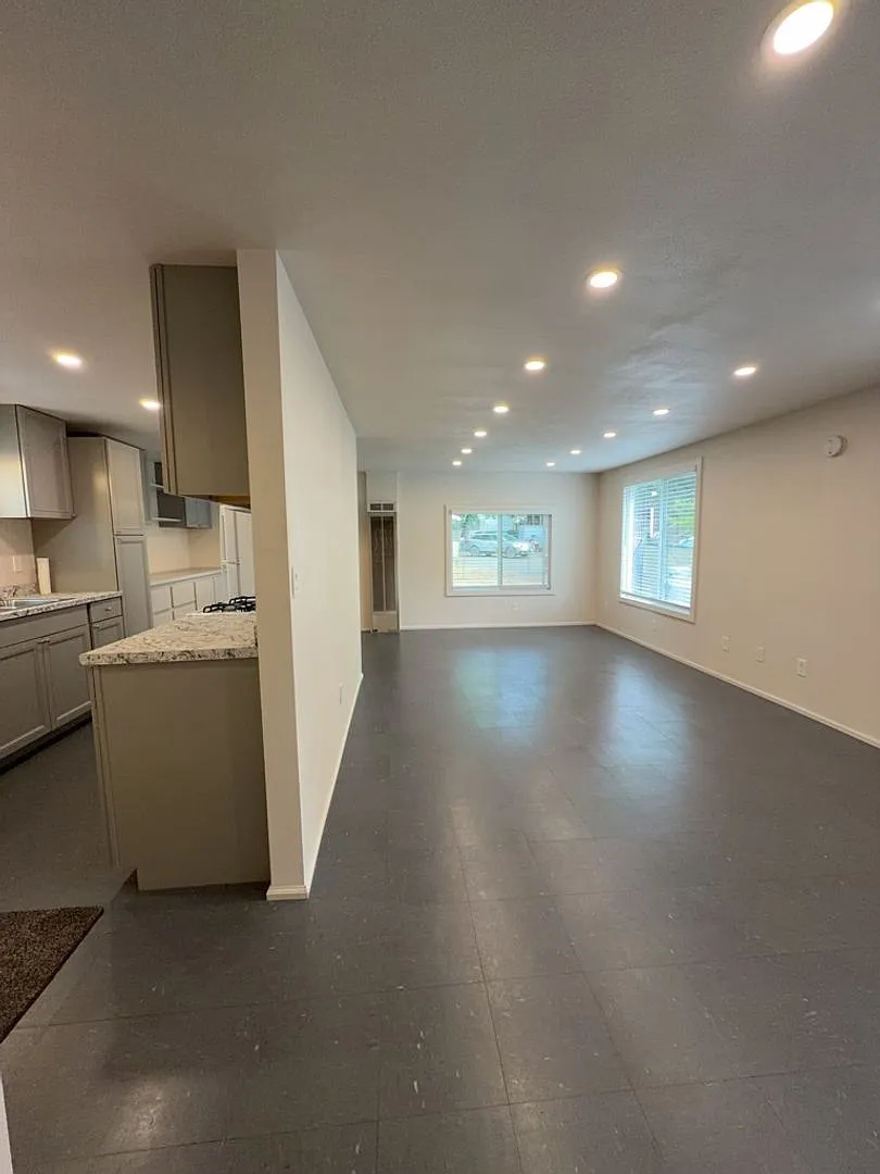 13590 Eastlake Dr Ext — Photo 4