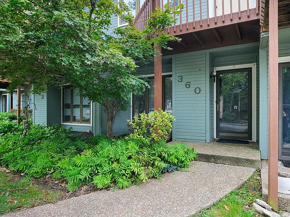 3rd image of 360 Crescent Spring Dr
