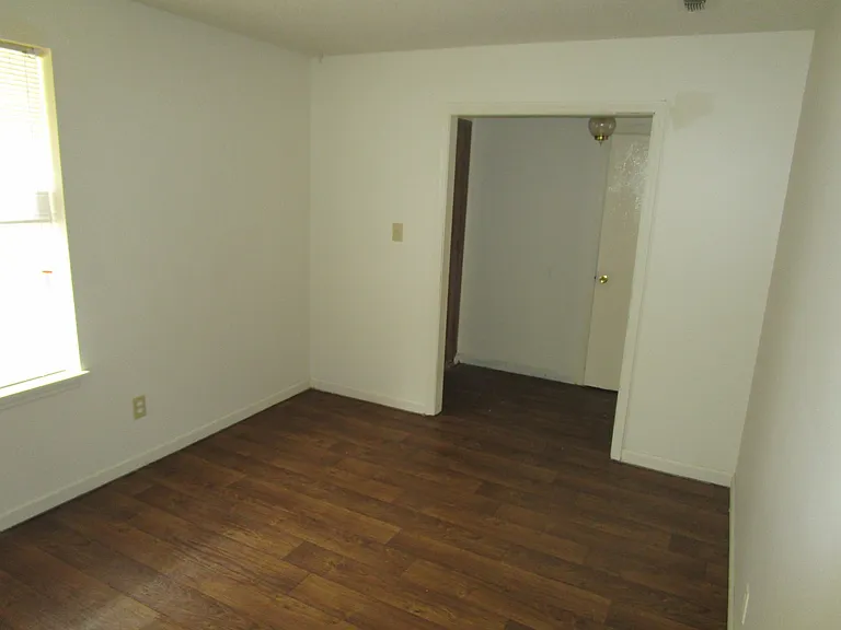 2604 Edmonton Ct — Photo 7