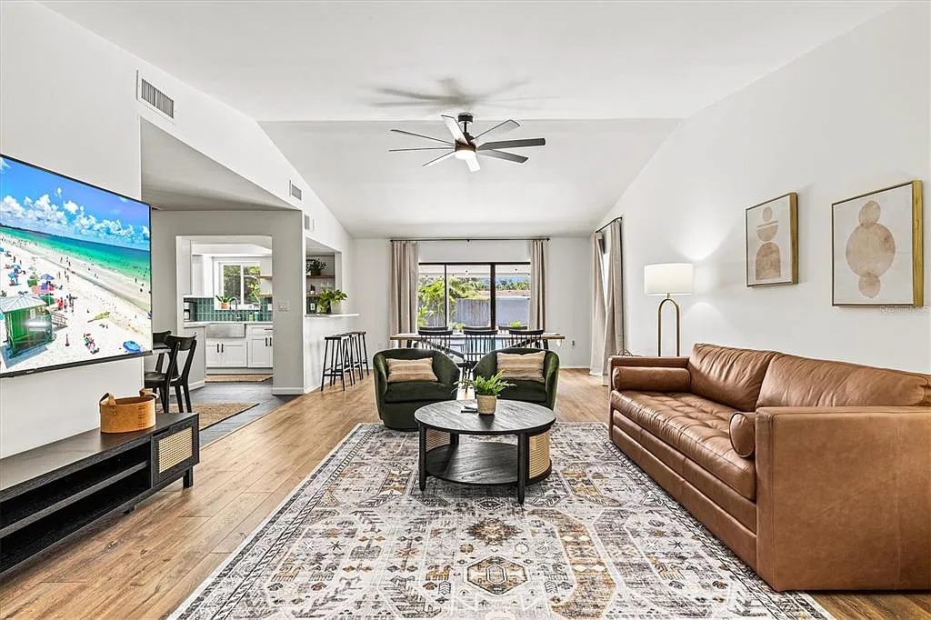 3 bed, 2.0 bath, 1496 sqft, $8,500 — Photo 2