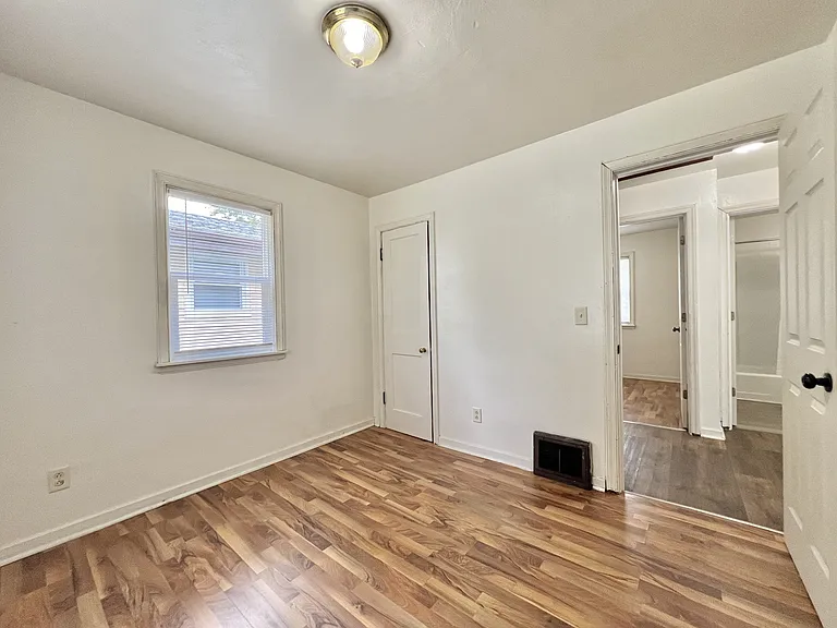 924 Copeland Ave — Photo 5
