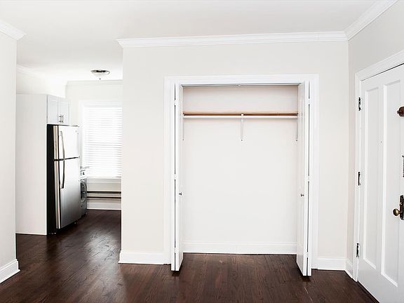 2nd image of 3821-23 N Greenview Ave #15-1E