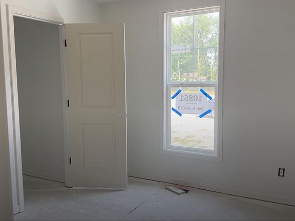 3rd image of 10861 Verdant Dr