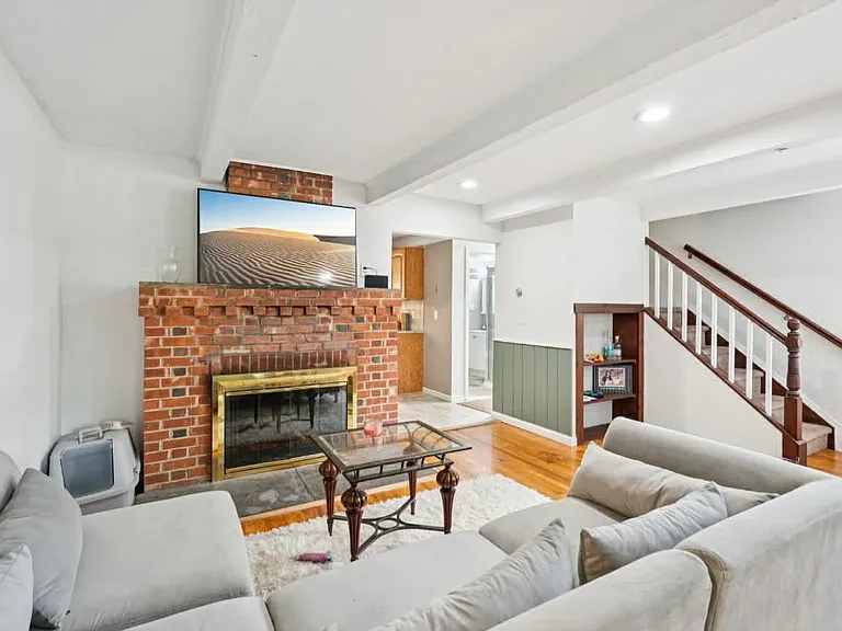 Poplar Ave — Photo 3