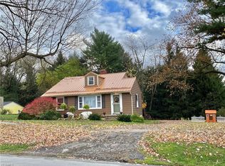 49 Pleasant St, Seville, OH 44273