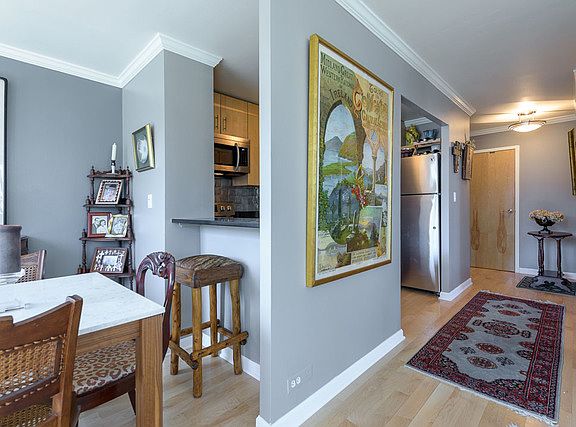 3rd image of 88 W Schiller St APT 901
