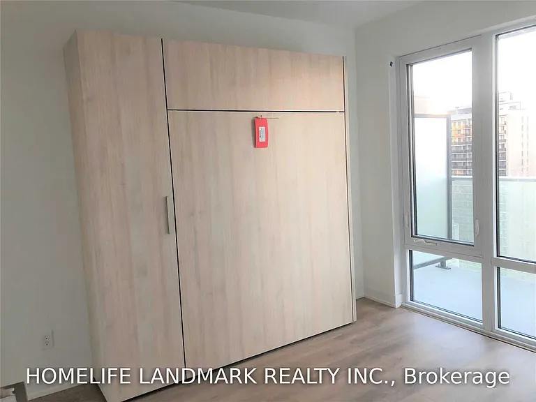 501 Yonge St #1810 — Photo 4