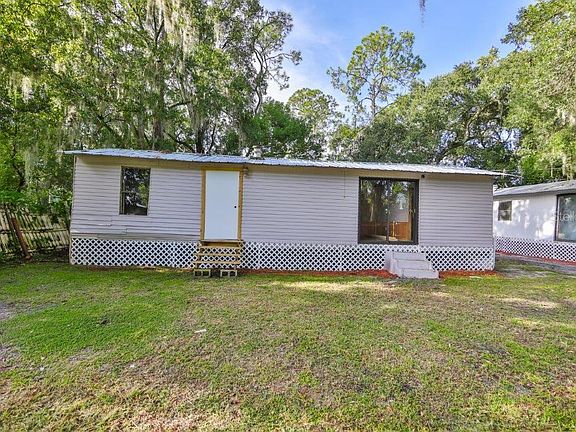 3rd image of 2735 Golfview St