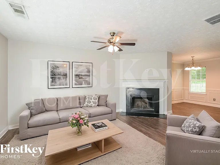 4447 Chester Ln — Photo 3