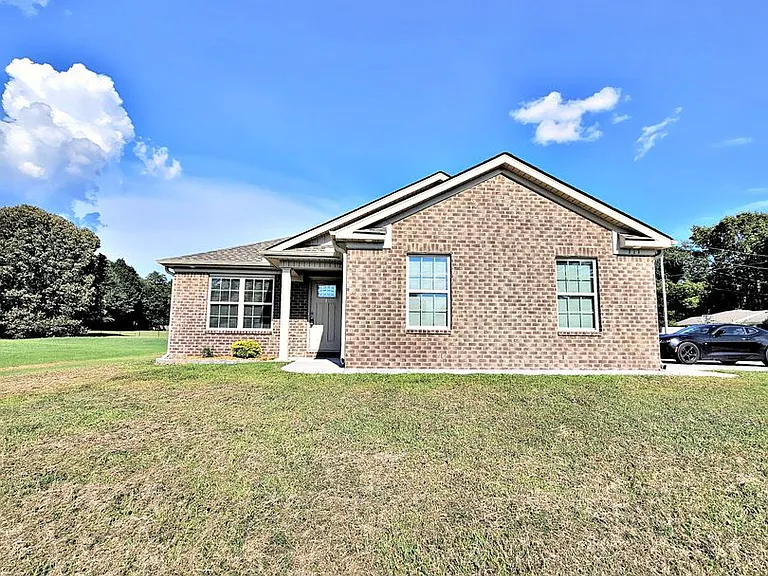 717 Iron Wood Dr SW — Photo 2