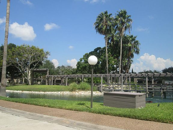 5th image of 68 Lake Shore Dr